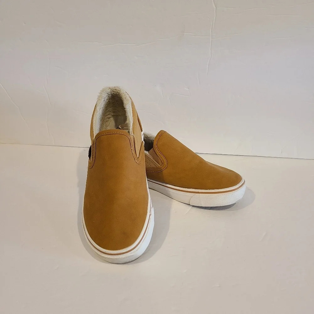 Ecko Unltd. Boys shoes sz.2 Faux Sherpa Lined Slip On Sneakers